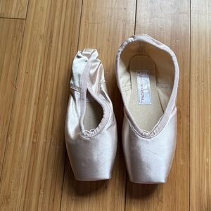 Russian Pointe, Almaz